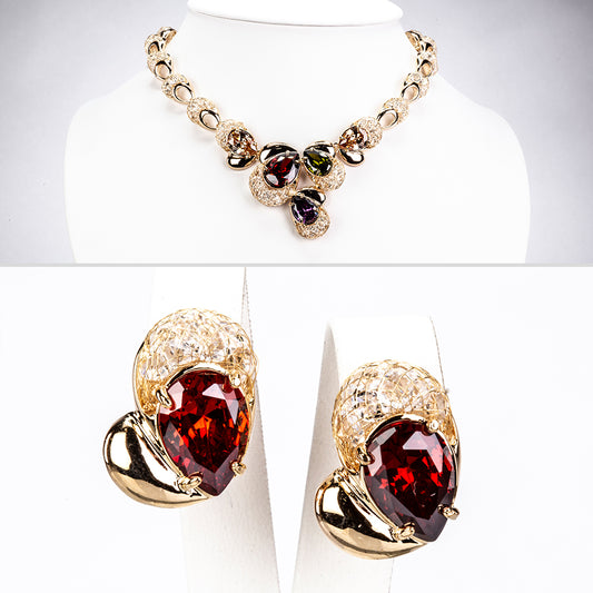 Conjunto de Aleación Bañado en Oro con Cristal Emporia® Rojo y Cristal Emporia® Blanco ( Collar +Pendientes )